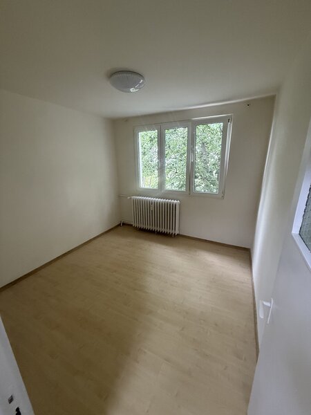 Berceni, 3 camere, decomandat, mobilat, utilat.