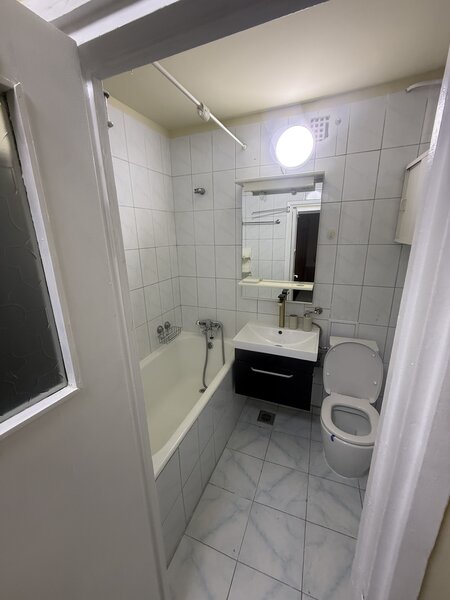 Berceni, 3 camere, decomandat, mobilat, utilat.