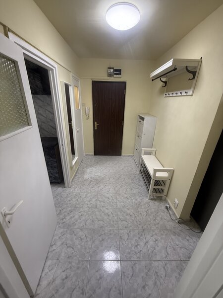 Berceni, 3 camere, decomandat, mobilat, utilat.