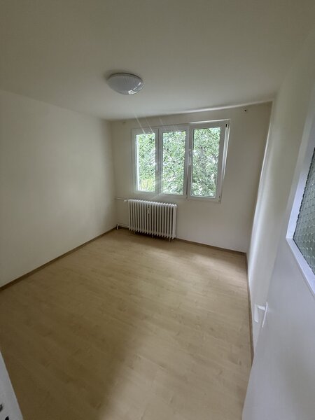 Berceni, 3 camere, decomandat, mobilat, utilat.